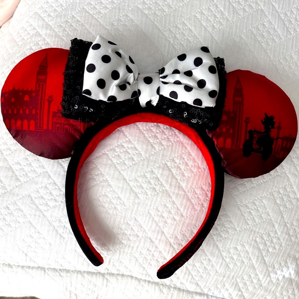 Red and Black Minnie Mouse-like Ears Headband